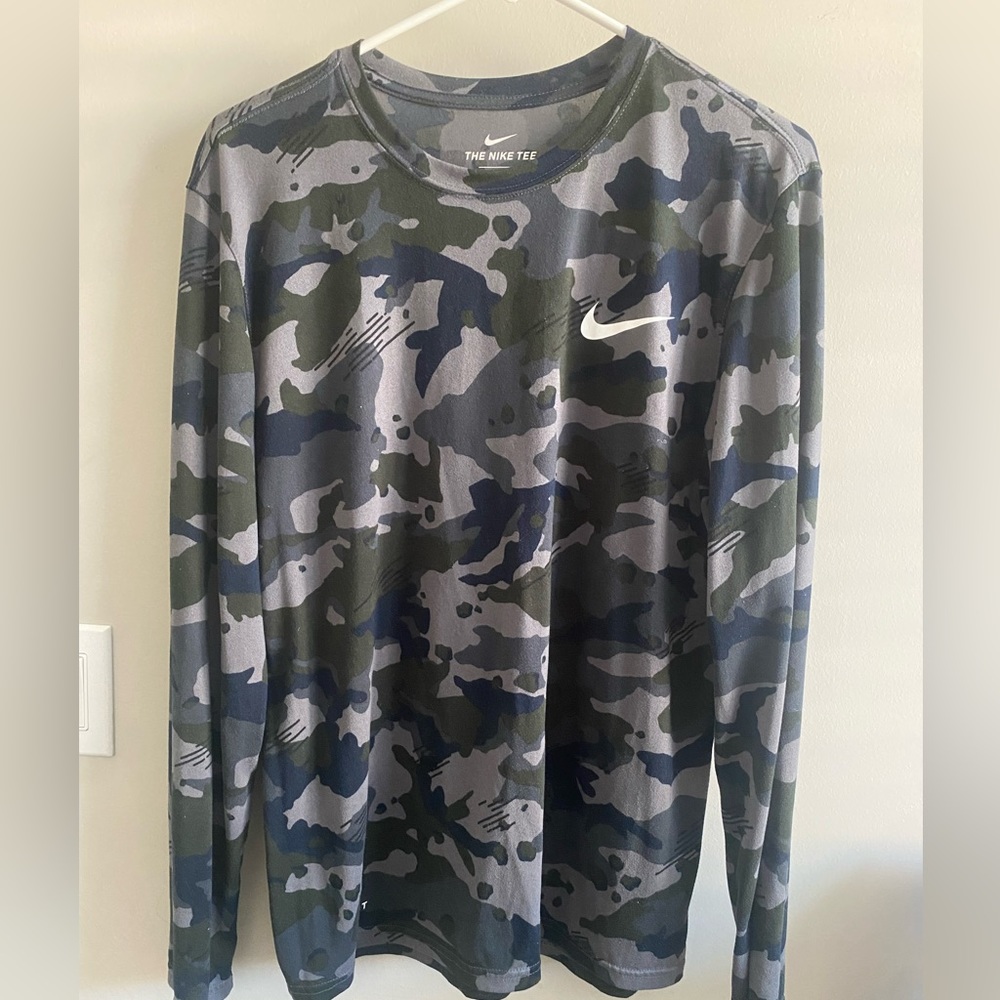 Nike dri fit camo performance tee great condition